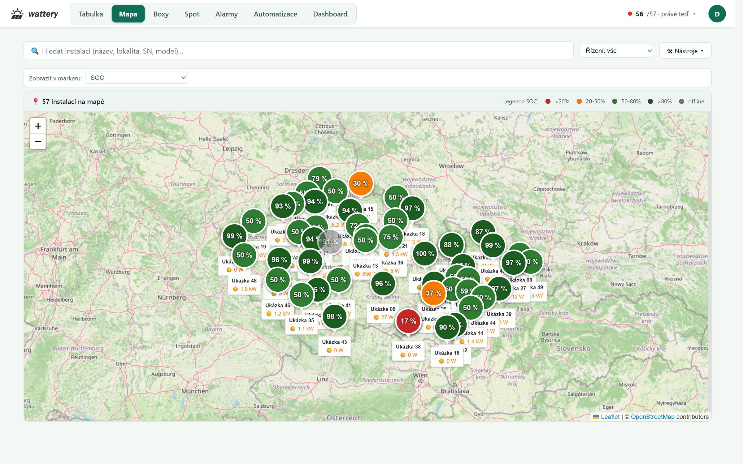 Mapa instalací s barevnými body podle stavu nabití